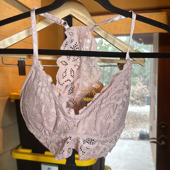 V Blush Rose Pink Lace Wireless Padded Bralette Size Small RN37080 - Picture 1 of 7